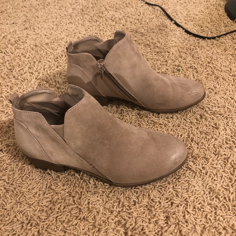 Cute tan booties!